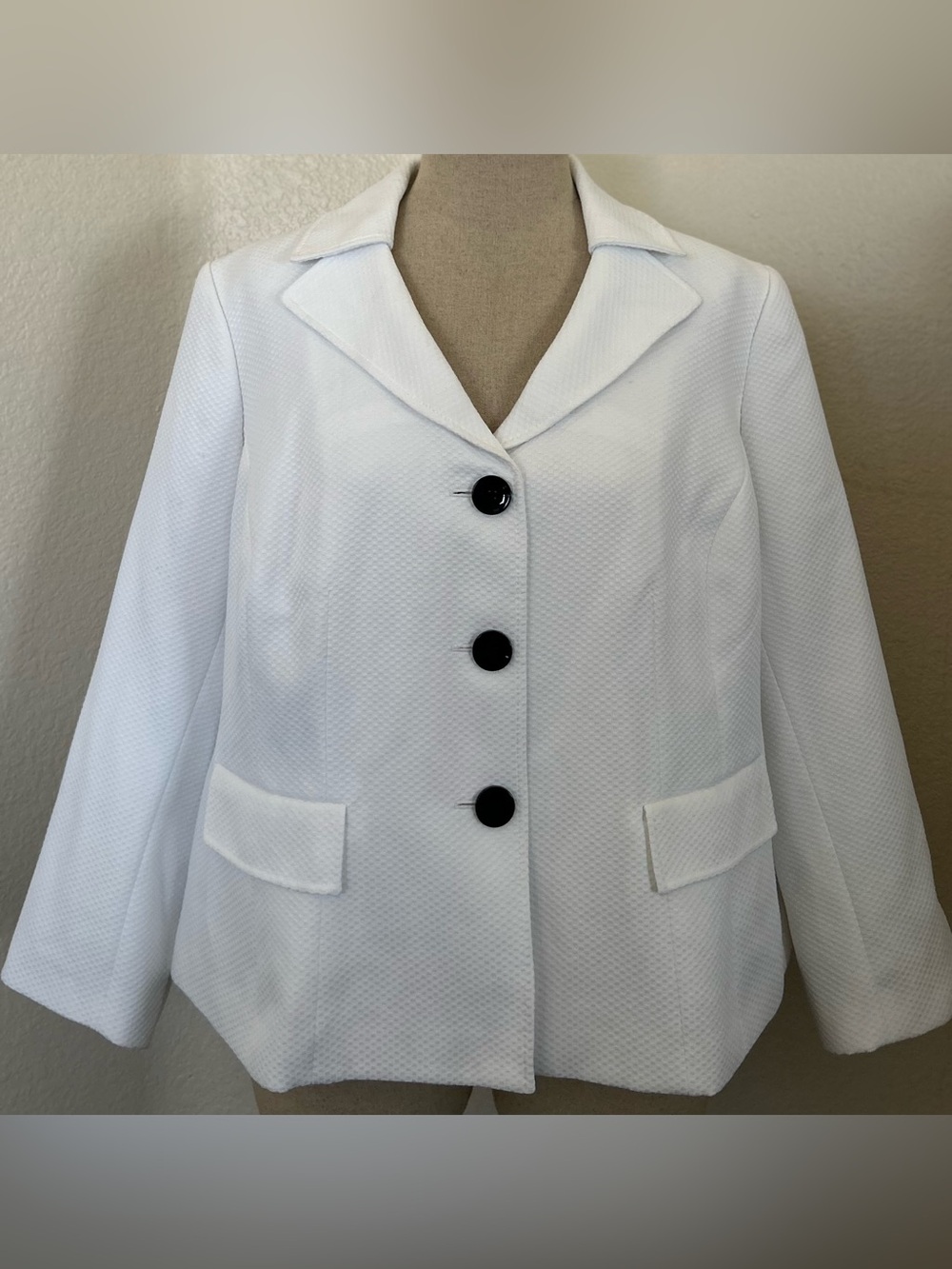 Kasper White Textured Blazer with Black Buttons